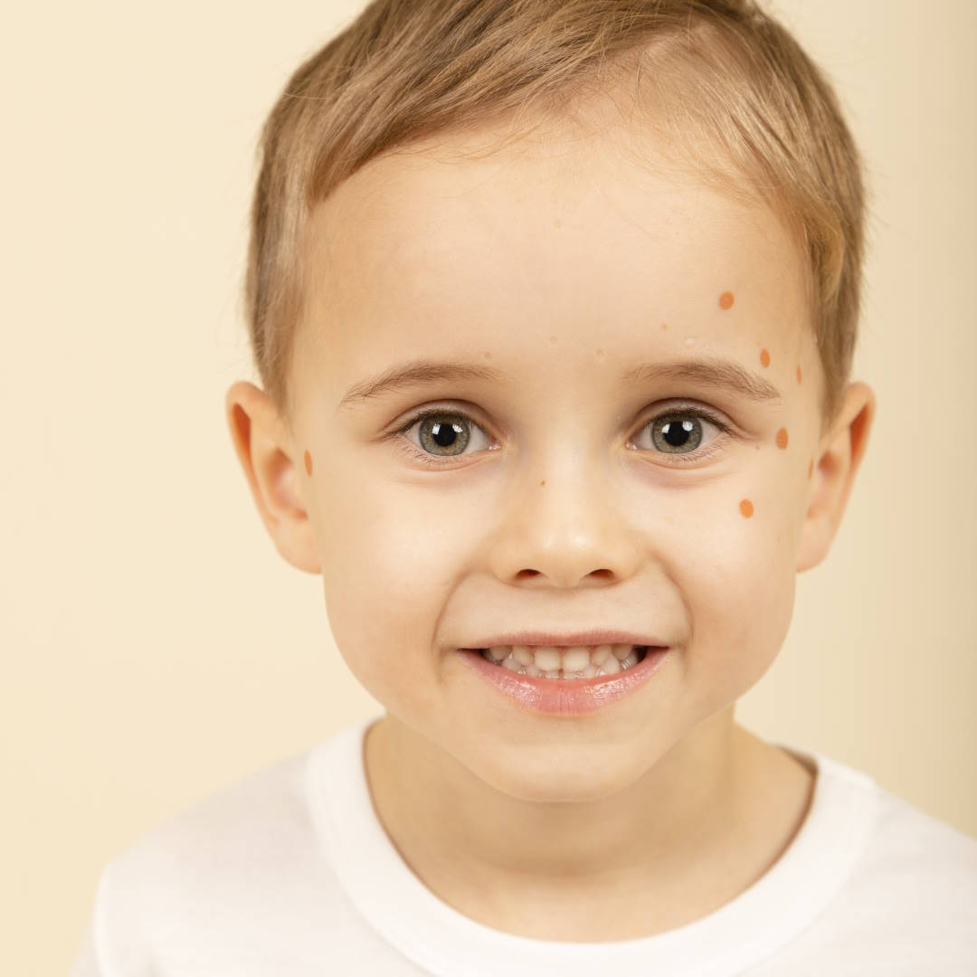 maquillage mardi gras pour enfant avec fleurs étape 1